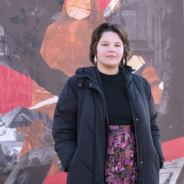 Oleksandra Kulikovska on press tour of project "WOD". On background is her work, that she made in collaboration with DHMD and SLUB